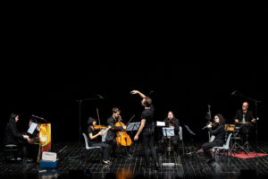 Sinfonia Casalinga; Serate musicali, Teatro Bruno Munari, Teatro del Buratto.Marcello Corti direttore
Carlotta Raponi, flauto traverso
Enrico Gabrielli, clarinetto basso
Yoko Morimyo, violino. Organizzatore: Silvio Oggioni
Sinfonia CasalingaCamillo Vittorio Lepido, violoncello
Maxine Gloria Rizzotto, pianoforte
Sebastiano De Gennaro, percussioni