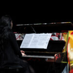 Sinfonia Casalinga; Serate musicali, Teatro Bruno Munari, Teatro del Buratto.Marcello Corti direttore
Carlotta Raponi, flauto traverso
Enrico Gabrielli, clarinetto basso
Yoko Morimyo, violino. Organizzatore: Silvio Oggioni
Sinfonia CasalingaCamillo Vittorio Lepido, violoncello
Maxine Gloria Rizzotto, pianoforte
Sebastiano De Gennaro, percussioni