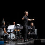 Sinfonia Casalinga; Serate musicali, Teatro Bruno Munari, Teatro del Buratto.Marcello Corti direttore
Carlotta Raponi, flauto traverso
Enrico Gabrielli, clarinetto basso
Yoko Morimyo, violino. Organizzatore: Silvio Oggioni
Sinfonia CasalingaCamillo Vittorio Lepido, violoncello
Maxine Gloria Rizzotto, pianoforte
Sebastiano De Gennaro, percussioni