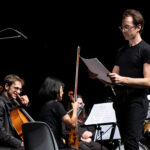 Sinfonia Casalinga; Serate musicali, Teatro Bruno Munari, Teatro del Buratto.Marcello Corti direttore
Carlotta Raponi, flauto traverso
Enrico Gabrielli, clarinetto basso
Yoko Morimyo, violino. Organizzatore: Silvio Oggioni
Sinfonia CasalingaCamillo Vittorio Lepido, violoncello
Maxine Gloria Rizzotto, pianoforte
Sebastiano De Gennaro, percussioni